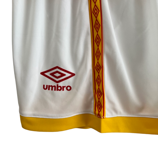 Kit Infantil Rayo Vallecano I 23/24 Umbro - Branco com detalhes em amarelo e vermelho