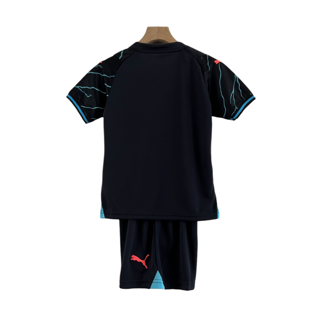 Kit Infantil Manchester City III 23/24 Puma - Preto com detalhes em azul e rosa
