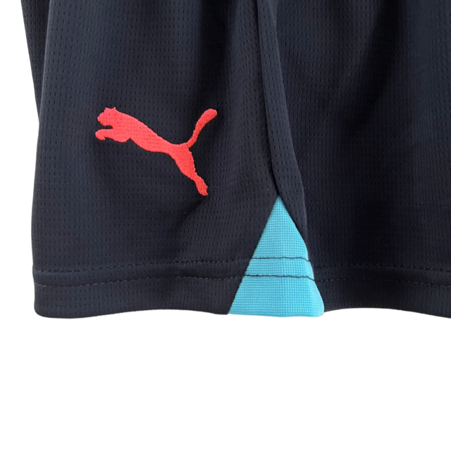 Kit Infantil Manchester City III 23/24 Puma - Preto com detalhes em azul e rosa