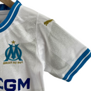 Kit Infantil Olympique Marseille I 23/24 Puma - Branco com detalhes em azul e dourado