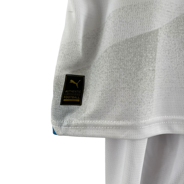 Kit Infantil Olympique Marseille I 23/24 Puma - Branco com detalhes em azul e dourado