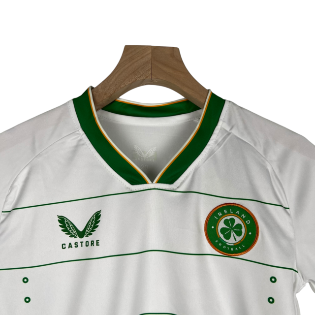 Kit Infantil Irlanda II Castore 23/24 - Branca com detalhes em laranja e verde