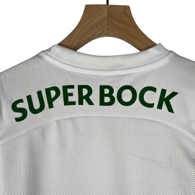 Kit Infantil Sporting Lisboa II Nike 23/24 - Branco com detalhes em verde