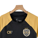 Kit Infantil Sporting Lisboa III Cr7 23/24 - Preto com detalhes em dourado