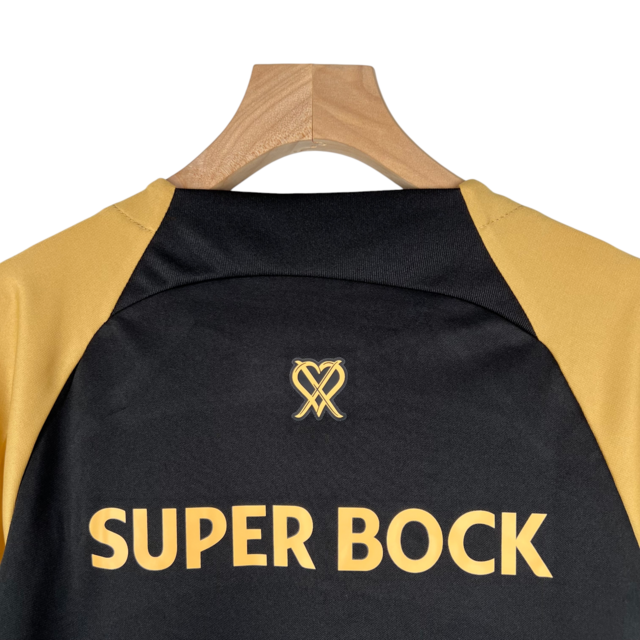 Kit Infantil Sporting Lisboa III Cr7 23/24 - Preto com detalhes em dourado