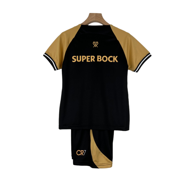 Kit Infantil Sporting Lisboa III Cr7 23/24 - Preto com detalhes em dourado