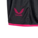 Kit Infantil Sevilla III Castore 23/24 - Preto com detalhes em azul