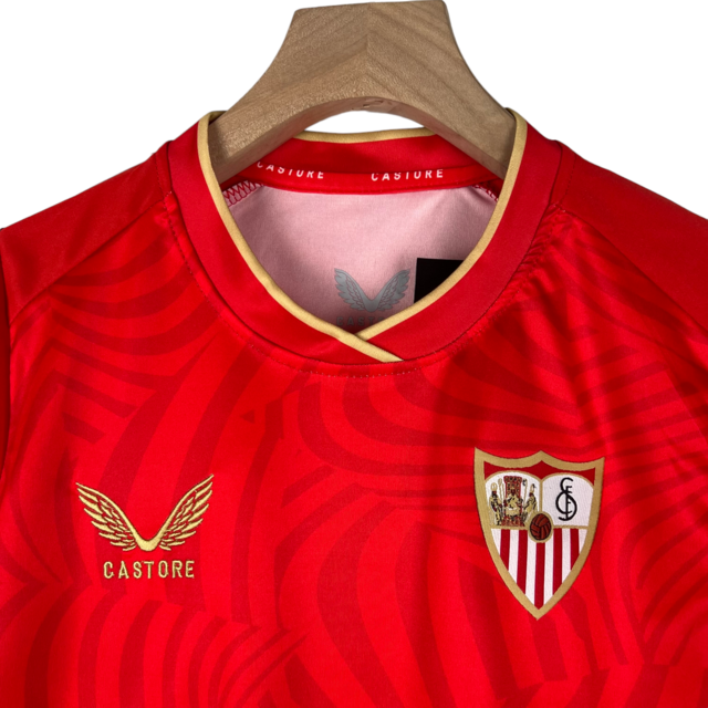 Kit Infantil Sevilla II Castore 23/24 - Vermelho com ondulações cinza e dourado