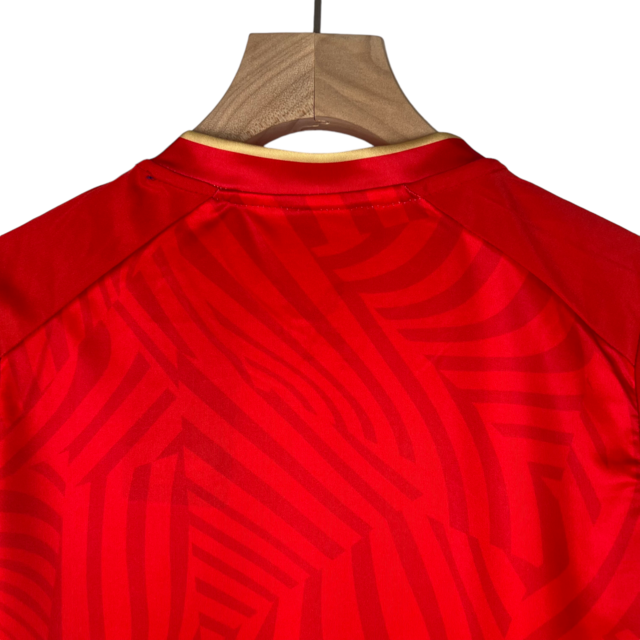 Kit Infantil Sevilla II Castore 23/24 - Vermelho com ondulações cinza e dourado