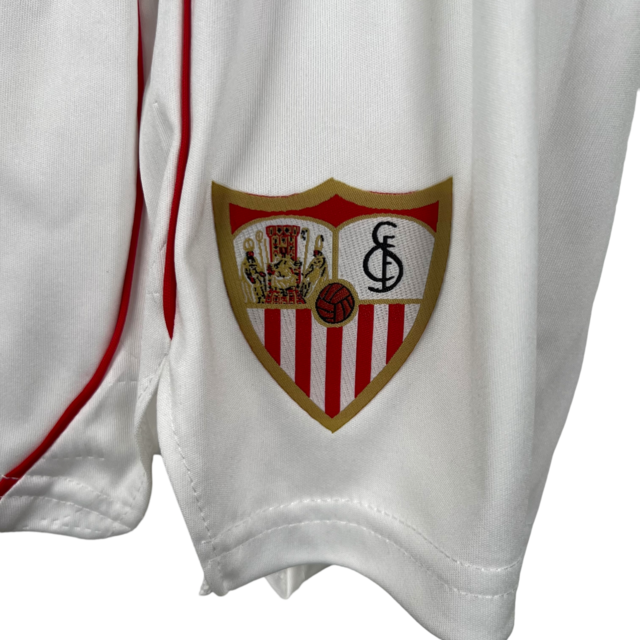 Kit Infantil Sevilla I Castore 23/24 - Branco com detalhes em vermelho