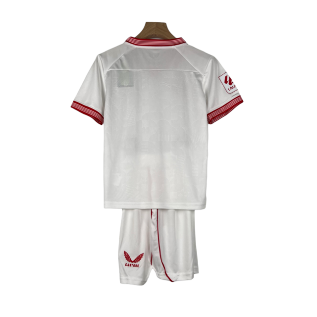 Kit Infantil Sevilla I Castore 23/24 - Branco com detalhes em vermelho