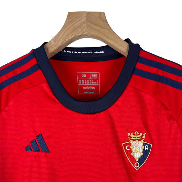 Kit Infantil Osasuna I Adidas 23/24 - Vermelho com detalhes em azul e branco