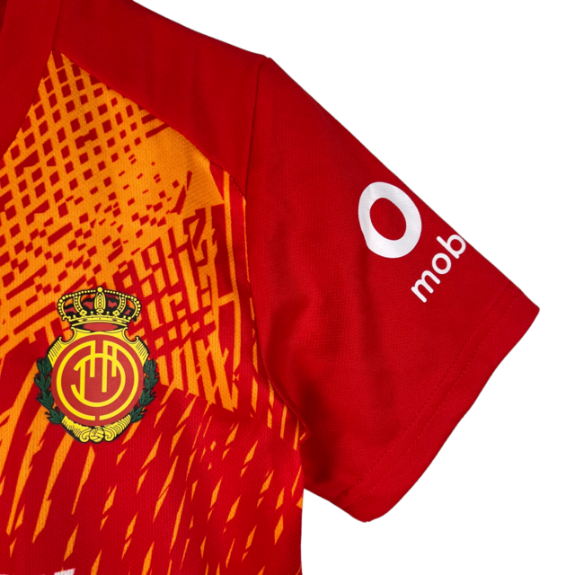 Kit Infantil Mallorca Edição Comemorativa Nike 23/24 - Vermelho com detalhes em amarelo