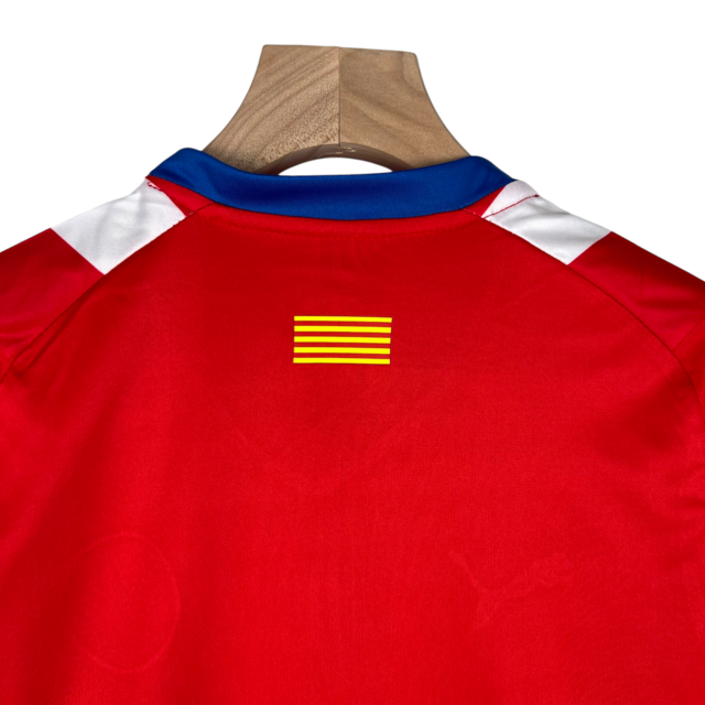 Kit Infantil Girona I Puma 23/24 - Branco com detalhes em vermelho e azul
