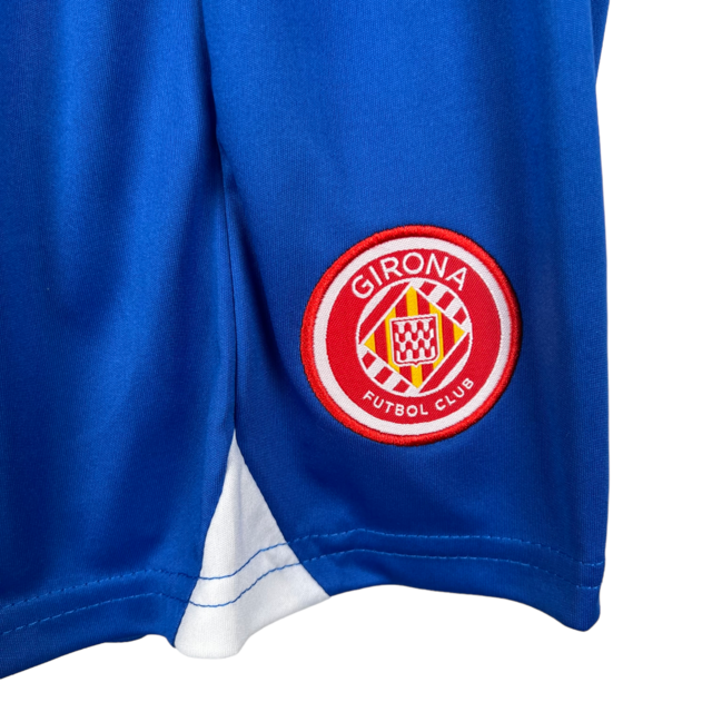 Kit Infantil Girona I Puma 23/24 - Branco com detalhes em vermelho e azul