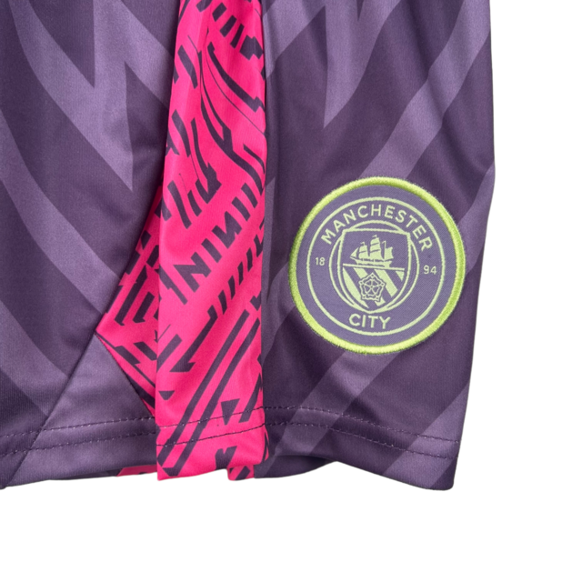 Kit Infantil Manchester City Goleiro Puma 23/24 - Roxo com detalhes em rosa e dourado
