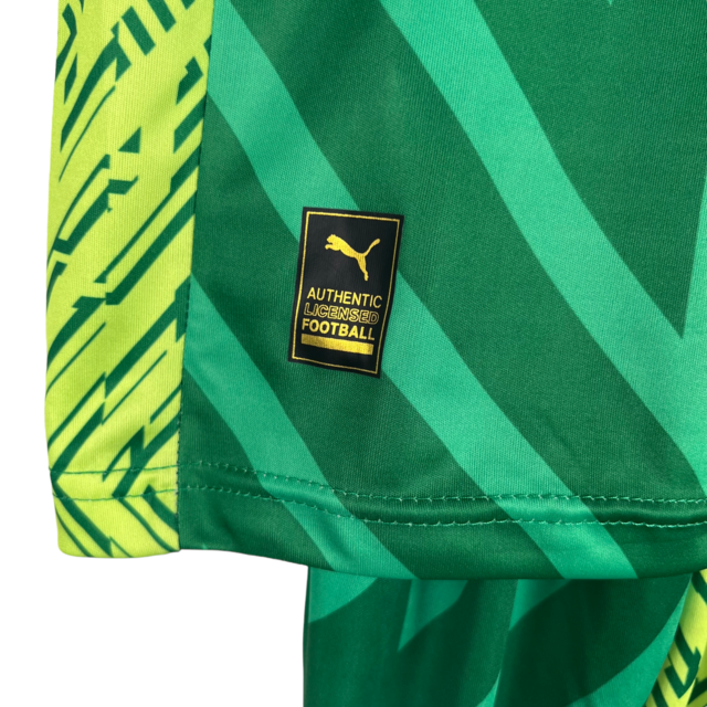 Kit Infantil Manchester City Goleiro Puma 23/24 - Verde com detalhes em amarelo