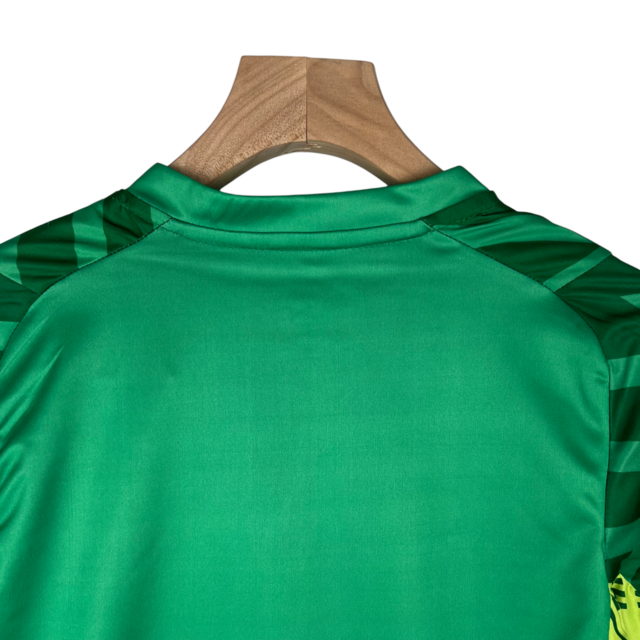 Kit Infantil Manchester City Goleiro Puma 23/24 - Verde com detalhes em amarelo