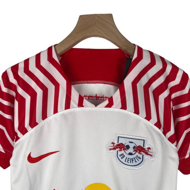 Kit Infantil Red Bull Leipzig I 23/24 - Nike - Branco com detalhes em vermelho