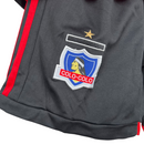 Kit Infantil Colo Colo II Adidas 23/24 - Vermelho com detalhes em preto e branco