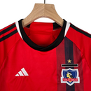 Kit Infantil Colo Colo II Adidas 23/24 - Vermelho com detalhes em preto e branco