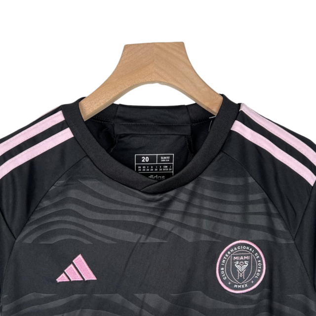 Kit Infantil Inter Miami III Adidas 23/24 - Preto com detalhes em rosa