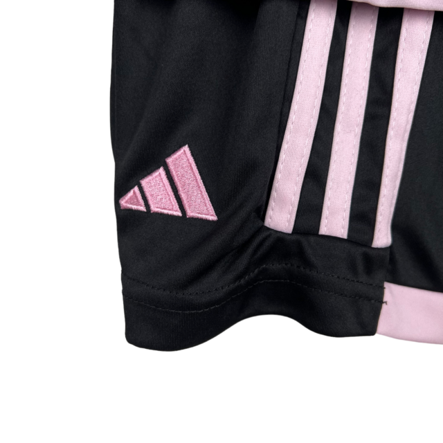 Kit Infantil Inter Miami III Adidas 23/24 - Preto com detalhes em rosa