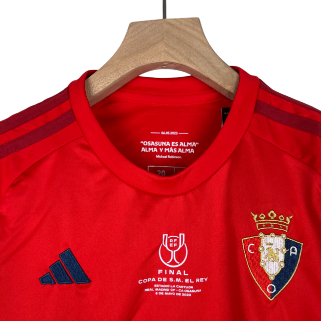 Kit Infantil Osasuna Edição Especial Copa do Rey Adidas 23/24 - Vermelho com detalhes em azul