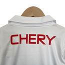 Kit Infantil Universidad Católica I Under Armour 23/24 - Branco com detalhes em azul e vermelho