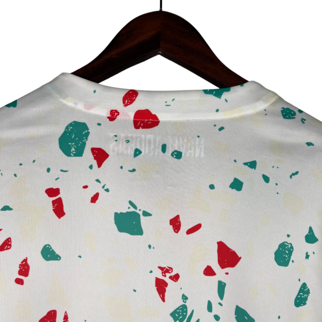 Camisa Seleção de Portugal Edição especial 23/24 - Torcedor Nike Masculina - Branca com detalhes em vermelho e verde