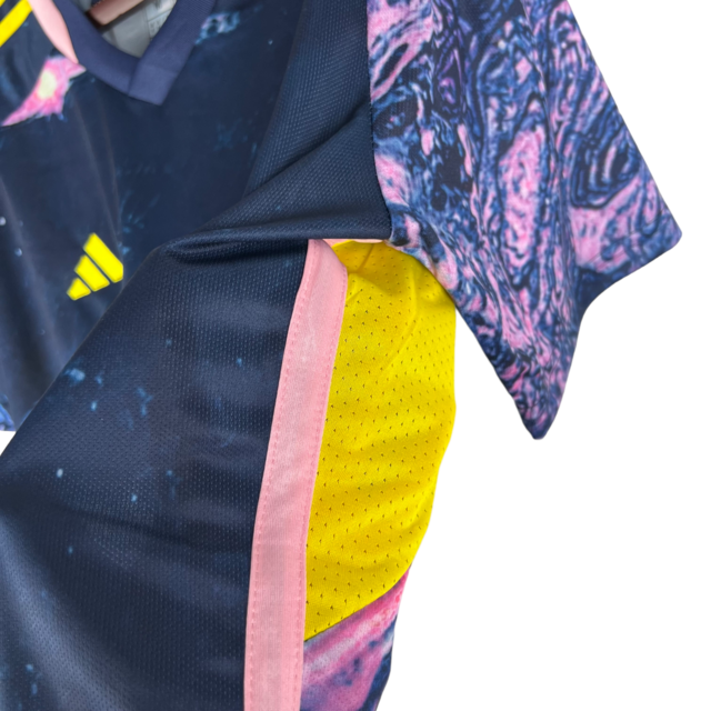 Camisa Seleção Colômbia Edição Especial 23/24 - Torcedor Adidas Masculina - Azul com detalhes em amarelo e rosa
