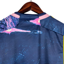 Camisa Seleção Colômbia Edição Especial 23/24 - Torcedor Adidas Masculina - Azul com detalhes em amarelo e rosa