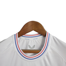 Kit Infatil Rangers II Castore 23/24 - Branco com detalhes em azul e vermelho