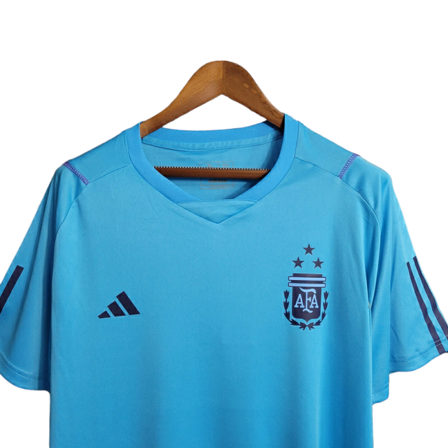 Camisa Seleção Argentina Treino 23/24 - Torcedor Adidas Masculina - Azul com detalhes em branco e roxo