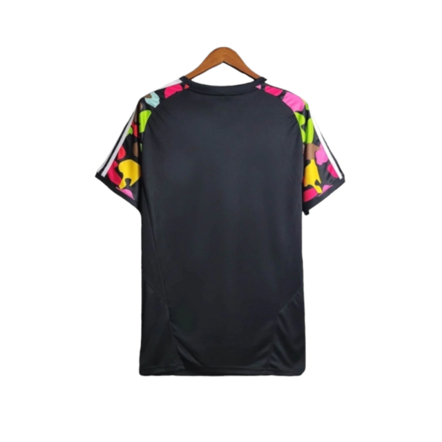 Camisa Real Madrid Treino Edição Especial 24/25 - Torcedor Adidas Masculina - Preta com detalhes multicoloridas