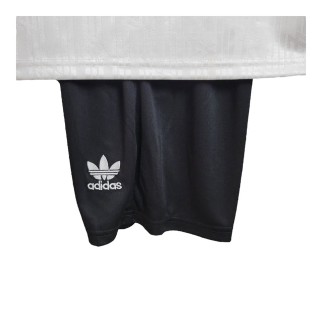 Kit Infantil Retrô Seleção da Alemanha 1992 - Adidas - Branco com detalhes em preto e vermelho e amarelo