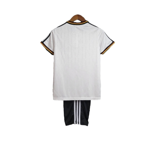 Kit Infantil Alemanha I Retrô 1996 - Adidas - Branco com detalhes em amarelo e vermelho e preto