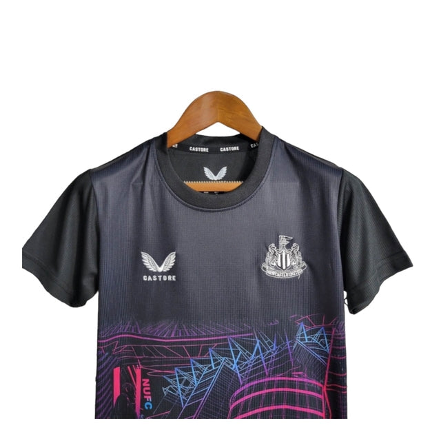 Kit Infantil Newcastle United Edição Especial 23/24 - Castore - Preto com detalhes em branco