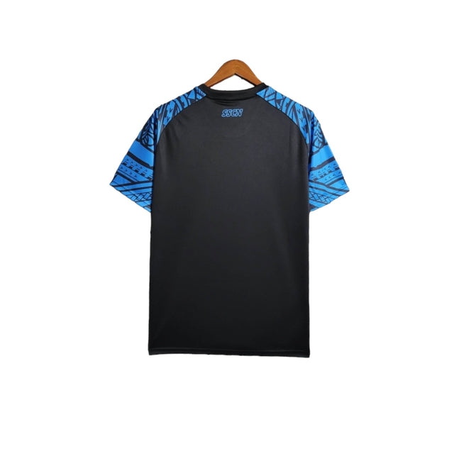 Camisa Napoli I Treino 23/24 - Torcedor EA7 Masculina - Preta com detalhes em azul