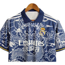 Camisa Real Madrid Edição Especial 23/24 - Torcedor Adidas Masculina - Azul com detalhes em branco e amarelo