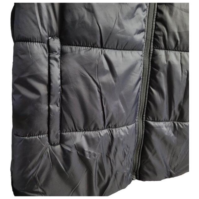 Jaqueta Corta-Vento Real Madrid 23/24 - Masculina Adidas - Preta com listras brancas