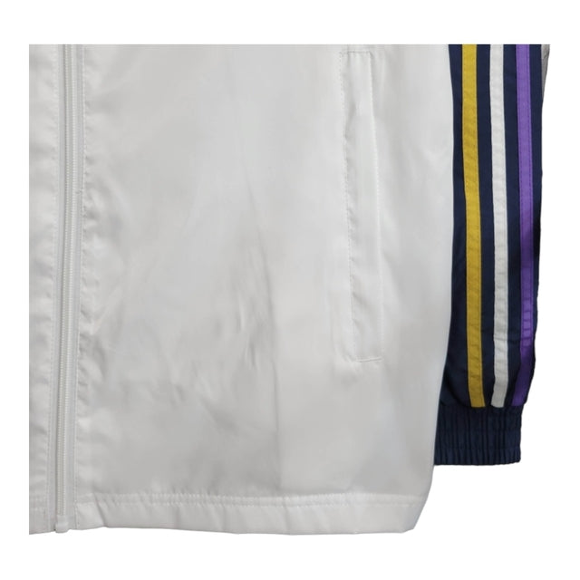 Jaqueta Corta-Vento Real Madrid 23/24 - Masculina Adidas - Branca com detalhes em azul e amarelo