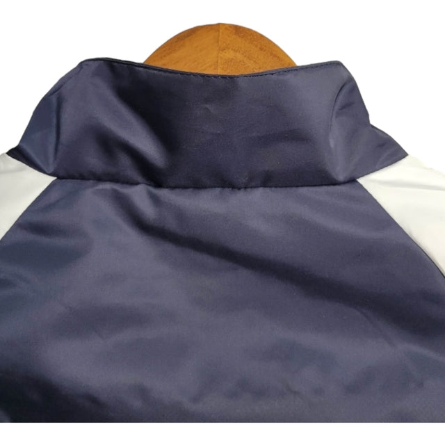 Jaqueta Corta-Vento Real Madrid 23/24 - Masculina Adidas - Azul com detalhes em amarelo e branco