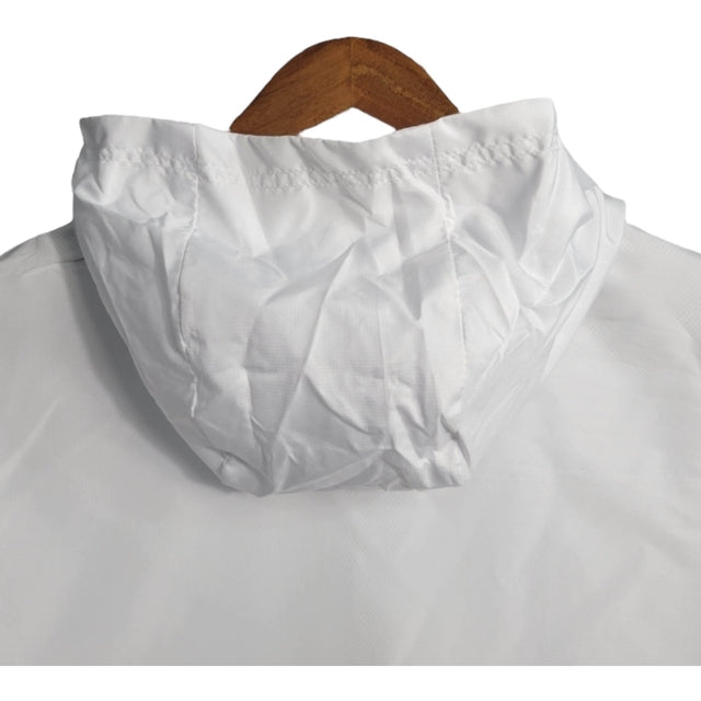 Jaqueta Corta-Vento Real Madrid 23/24 - Masculina Adidas - Branca e preta com detalhes em bege