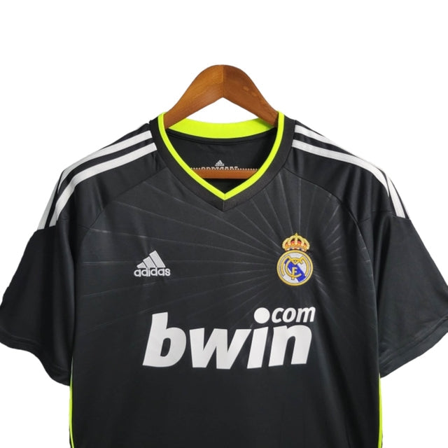 Camisa Retrô Real Madrid II 10/11 - Masculina Adidas - Preta com detalhes em branco e verde limão