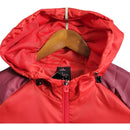 Jaqueta Corta-Vento Manchester United 23/24 - Masculina Adidas - Vermelha com detalhes em vinho