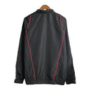 Jaqueta Corta-Vento Manchester United 23/24 - Masculina Adidas - Preta com detalhes em vermelho e branco