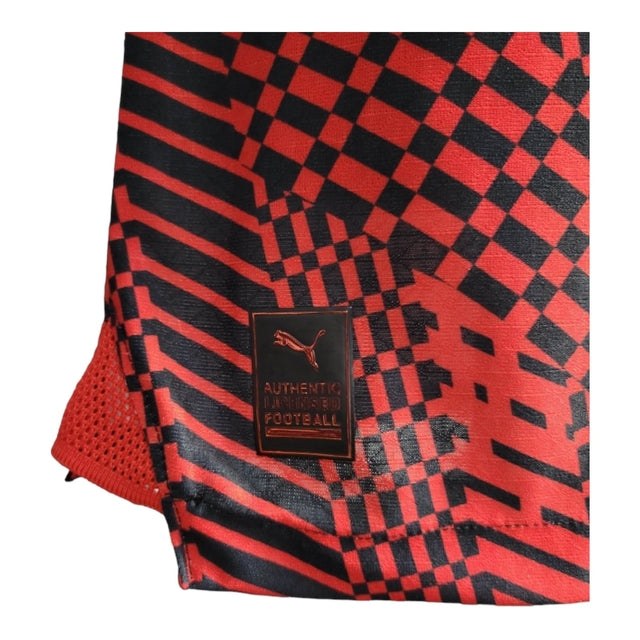 Camisa AC Milan Edição especial 23/24 - Jogador Puma Masculina - Preta e vermelha com detalhes em dourado