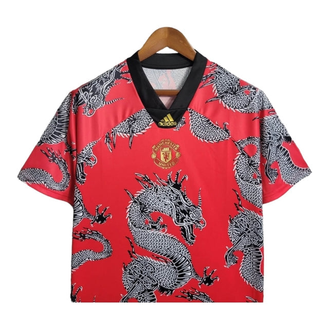 Camisa Retrô Manchester United Edição Especial Ano Novo Chinês 20/21 - Masculina Adidas - Vermelha com detalhes em preto e branco