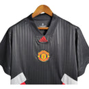 Camisa Manchester United 23/24 - Torcedor Adidas Masculina - Preta com detalhes em branco e vermelho
